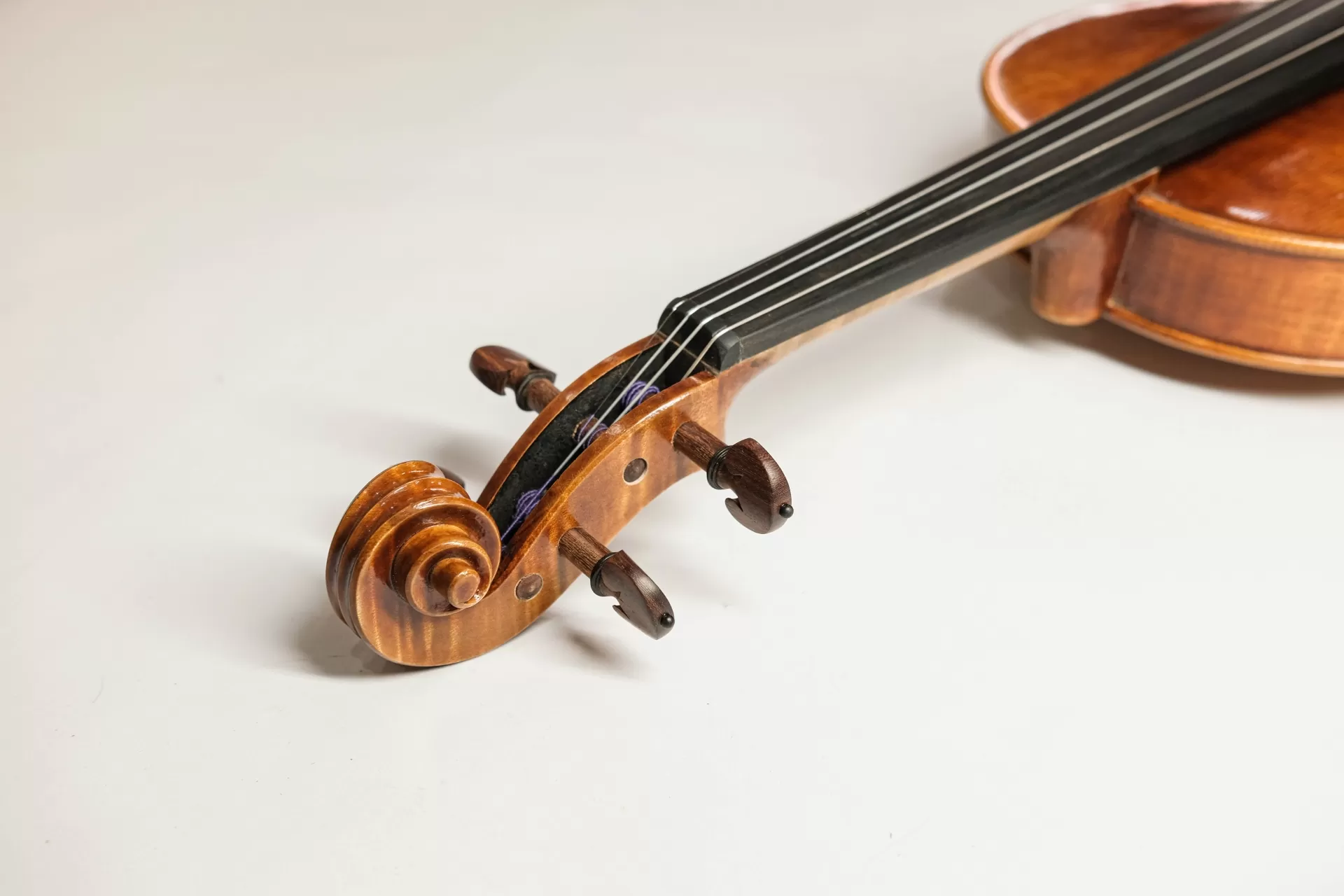 Violin Aurora AU08_Sản xuất thủ công